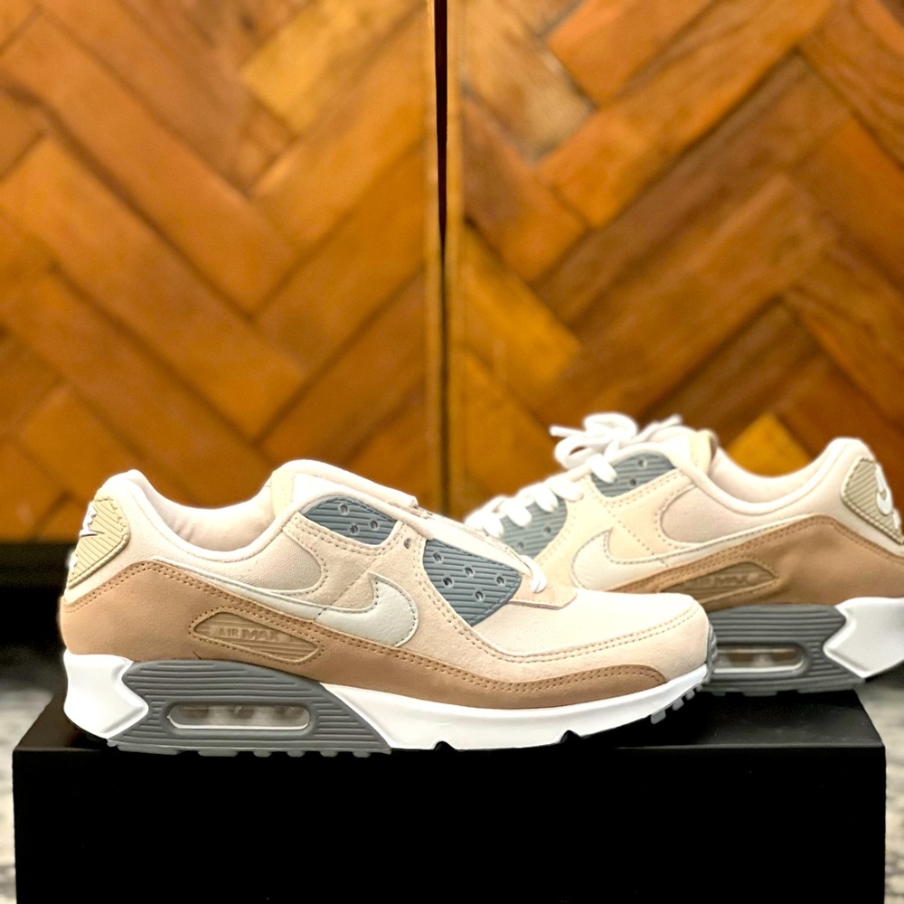 Brand new in box Mike Air Max 90 PRM Cream